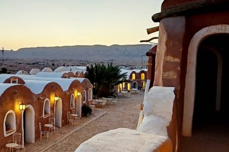 Vivez une nuit magique dans un Ksar historique à Tataouine 🏰🌌